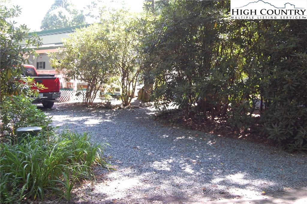 Image number 16 for the current listing