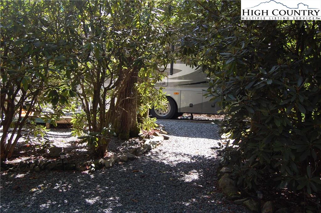 Image number 17 for the current listing