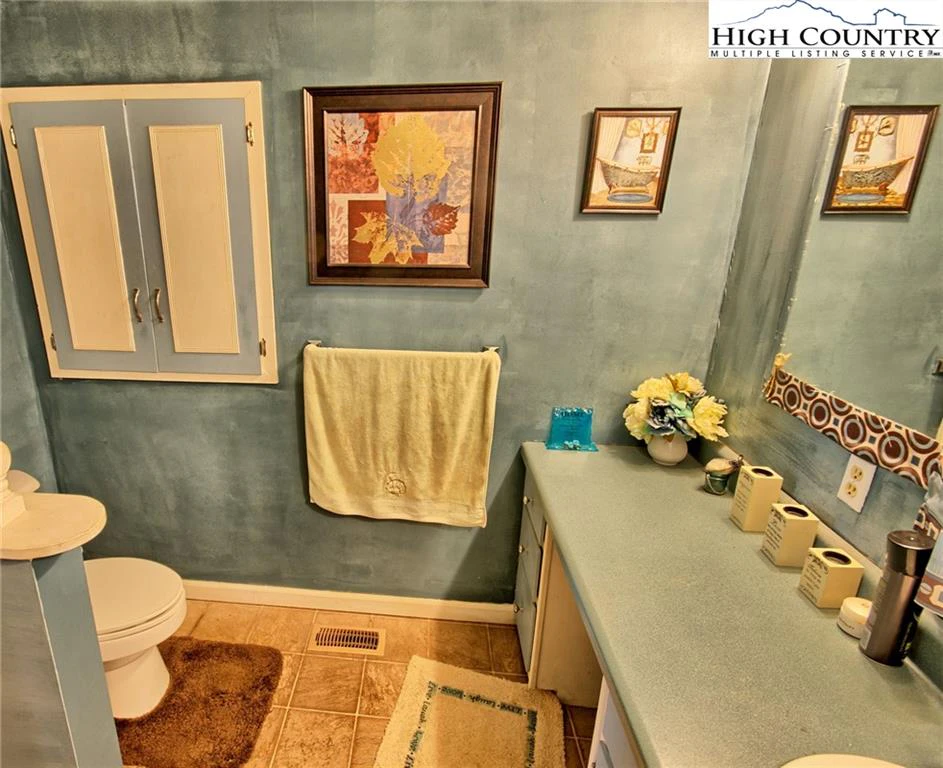 Image number 3 for the current listing