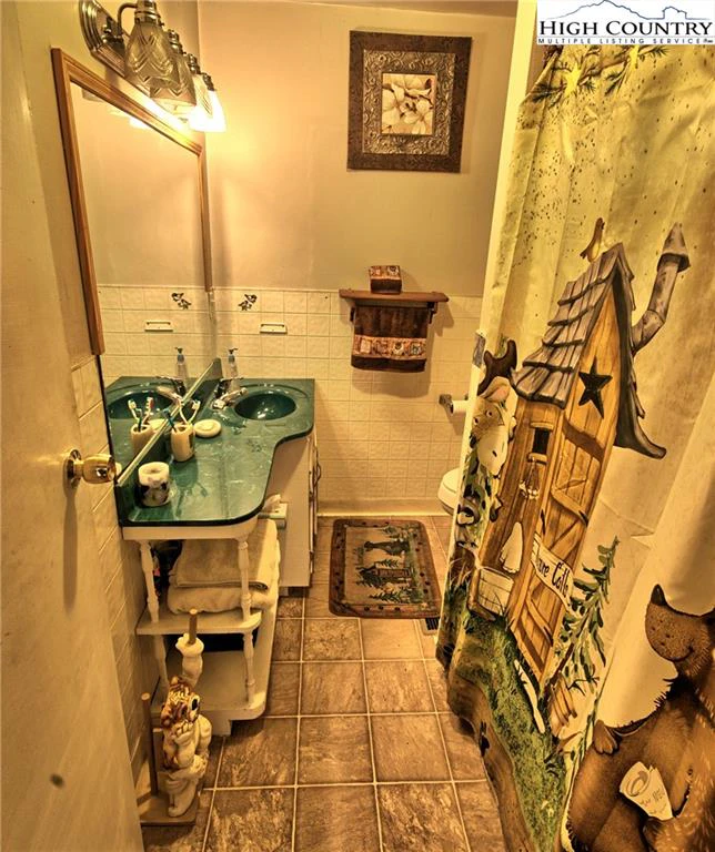 Image number 4 for the current listing