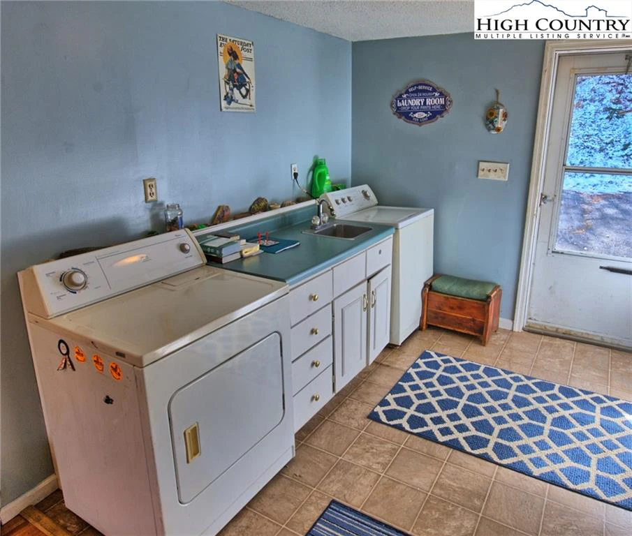Image number 8 for the current listing