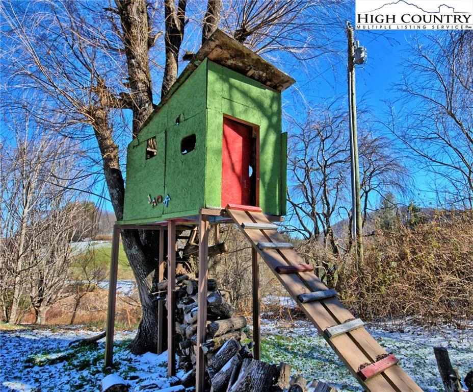Image number 17 for the current listing