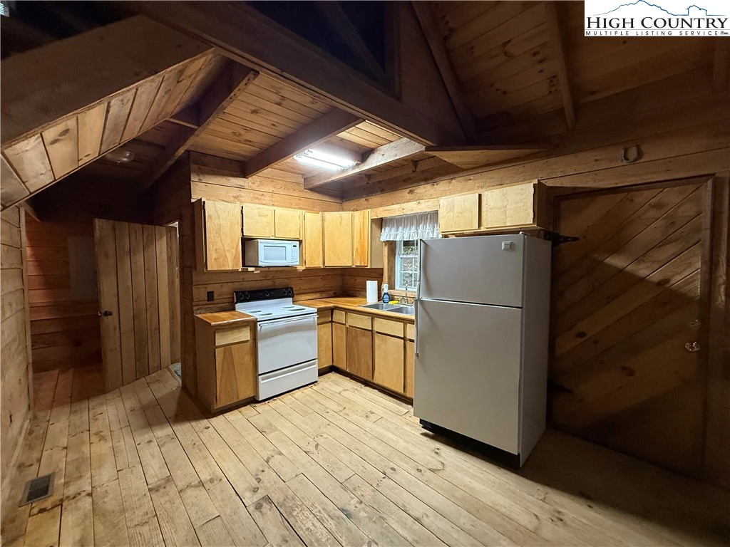 Image number 2 for the current listing