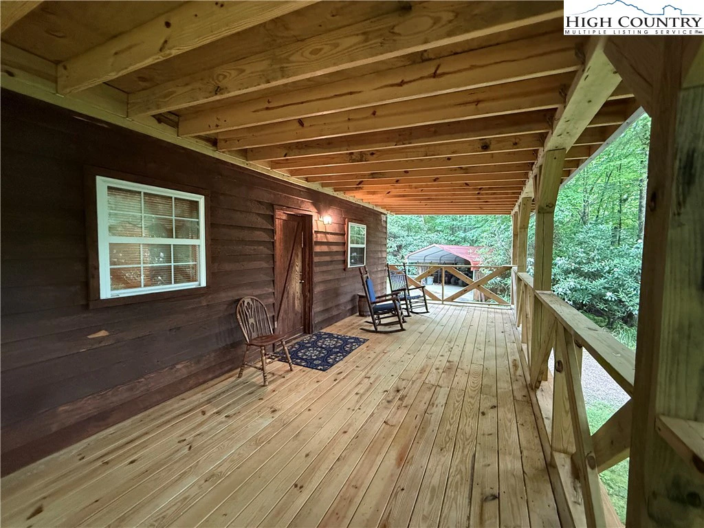 Image number 19 for the current listing