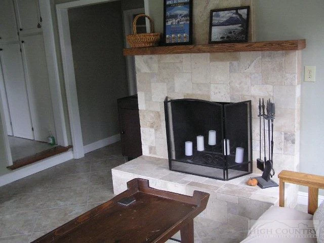 Image number 13 for the current listing