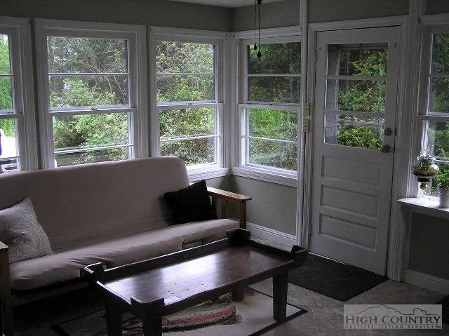 Image number 14 for the current listing