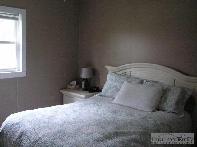 Image number 15 for the current listing