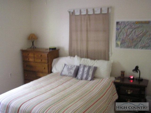 Image number 16 for the current listing