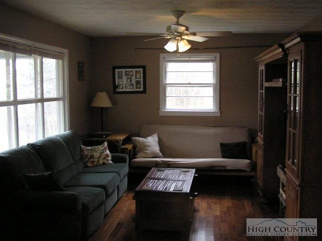 Image number 3 for the current listing