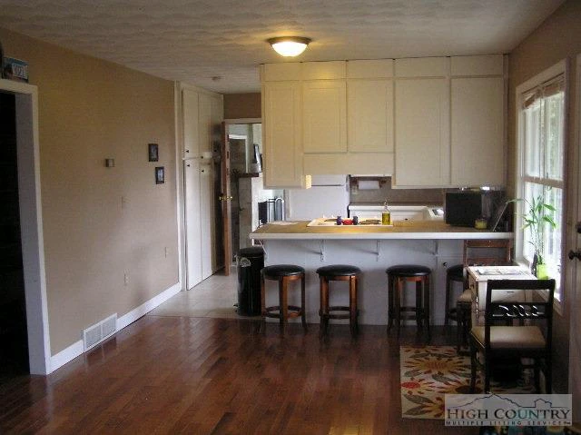 Image number 9 for the current listing