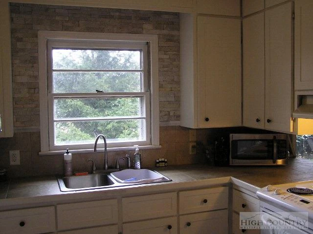 Image number 10 for the current listing