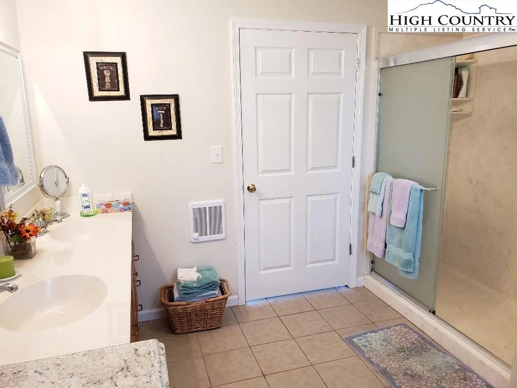 Image number 2 for the current listing