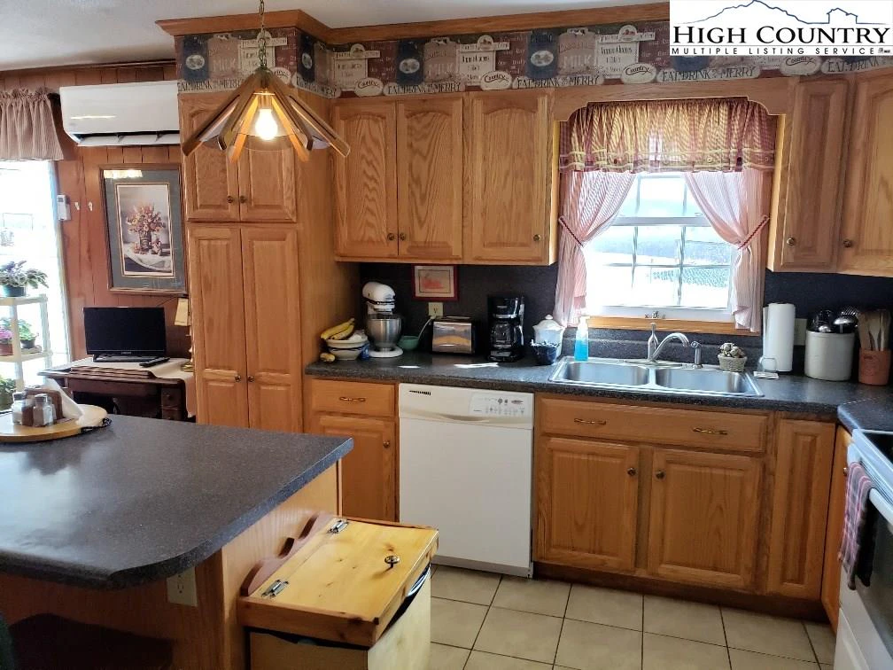 Image number 9 for the current listing