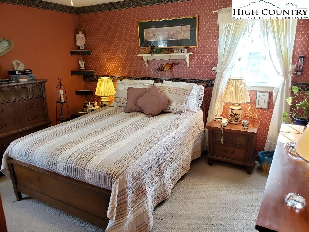 Image number 7 for the current listing
