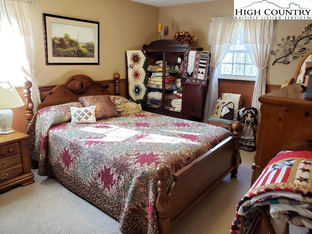 Image number 5 for the current listing