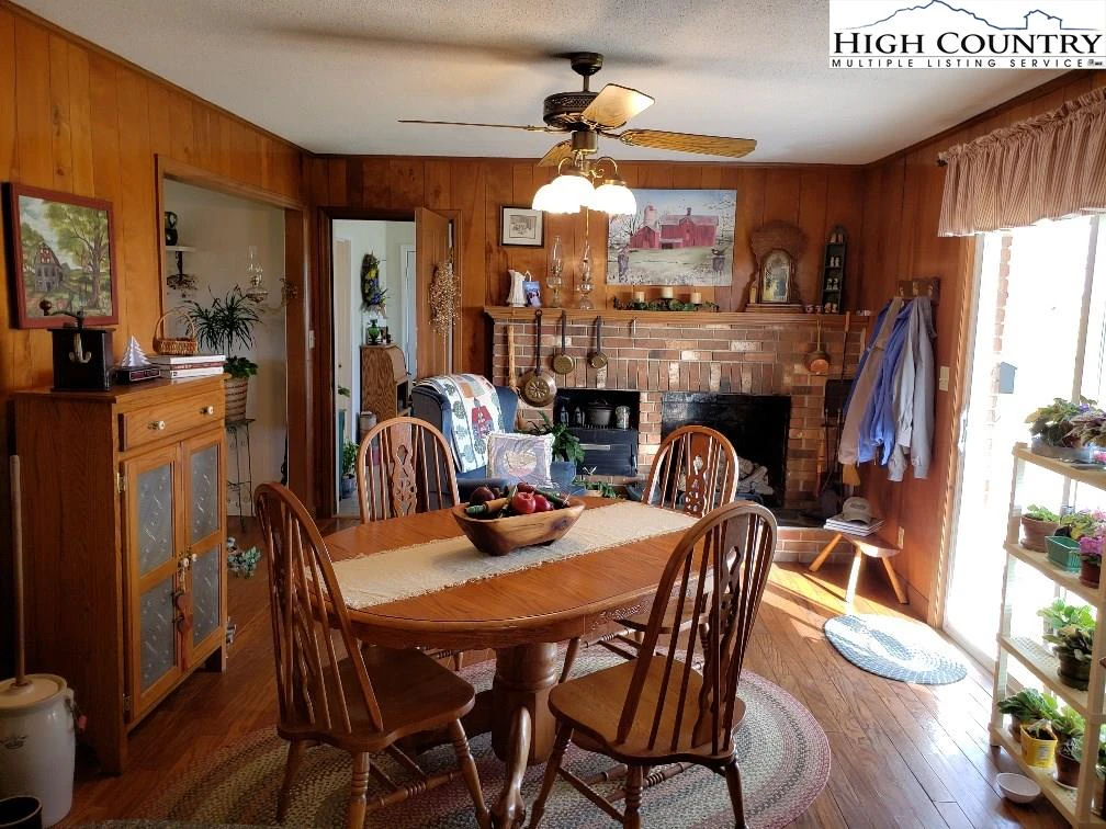 Image number 16 for the current listing