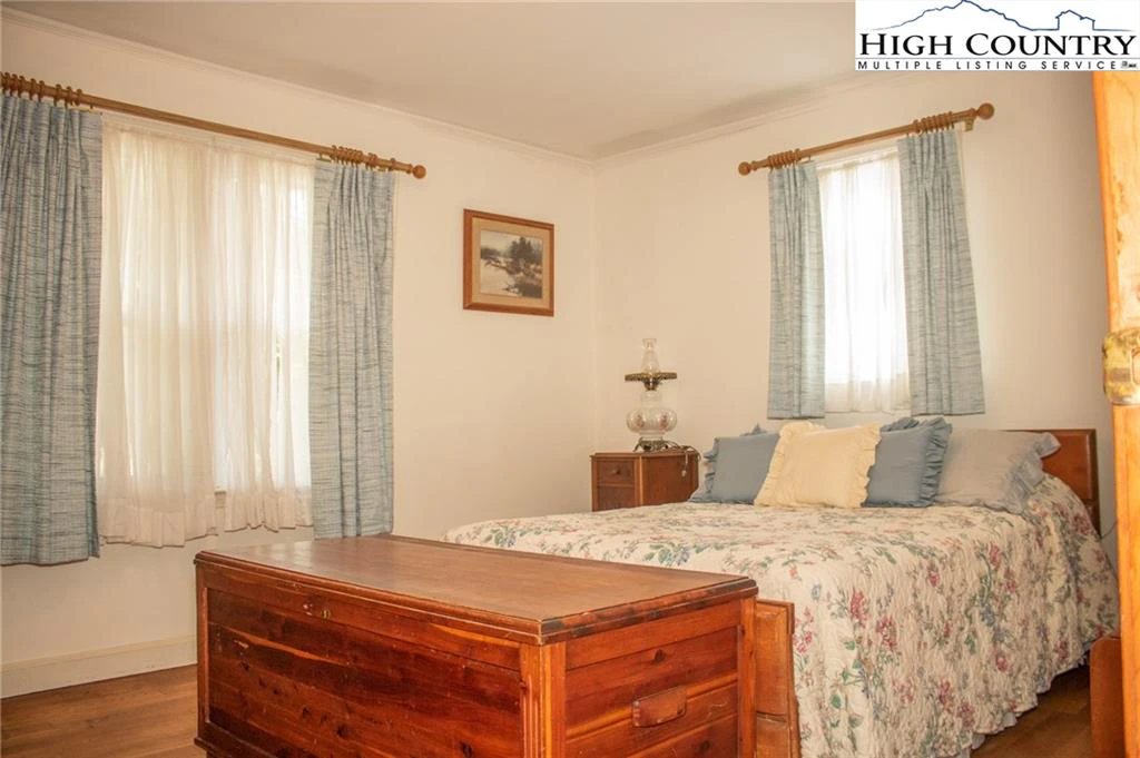 Image number 10 for the current listing