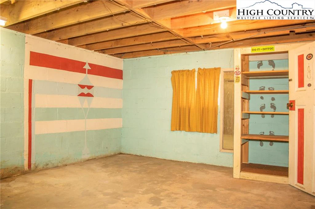 Image number 7 for the current listing