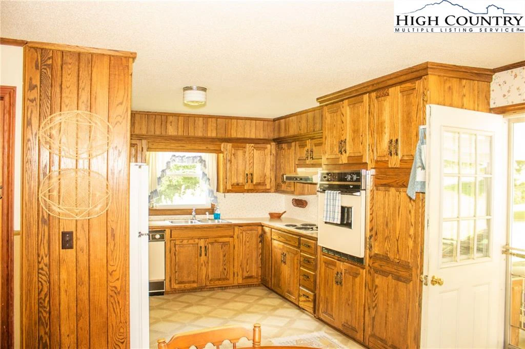Image number 17 for the current listing