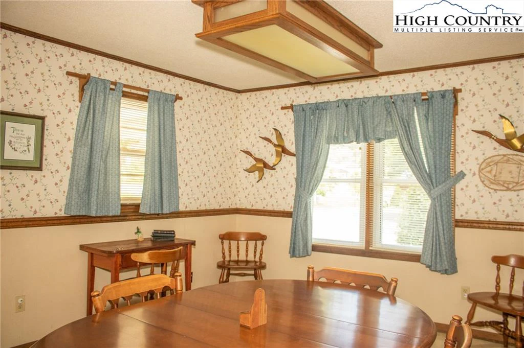 Image number 16 for the current listing