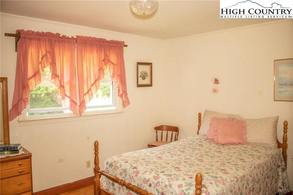 Image number 12 for the current listing