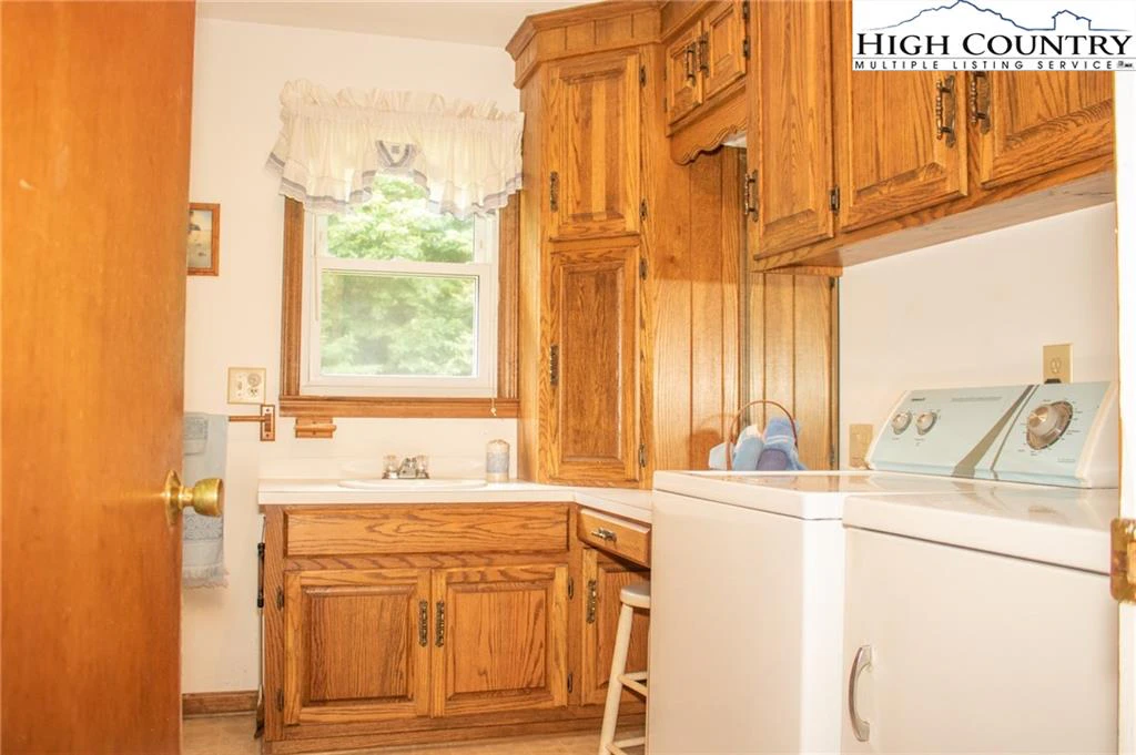 Image number 2 for the current listing