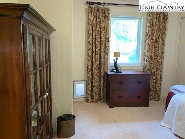 Image number 8 for the current listing