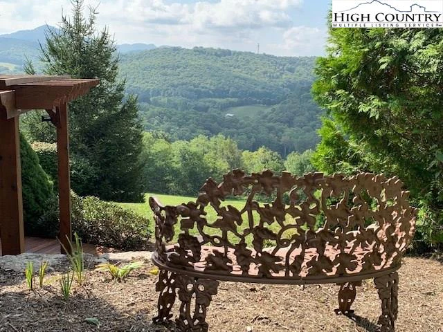Image number 11 for the current listing