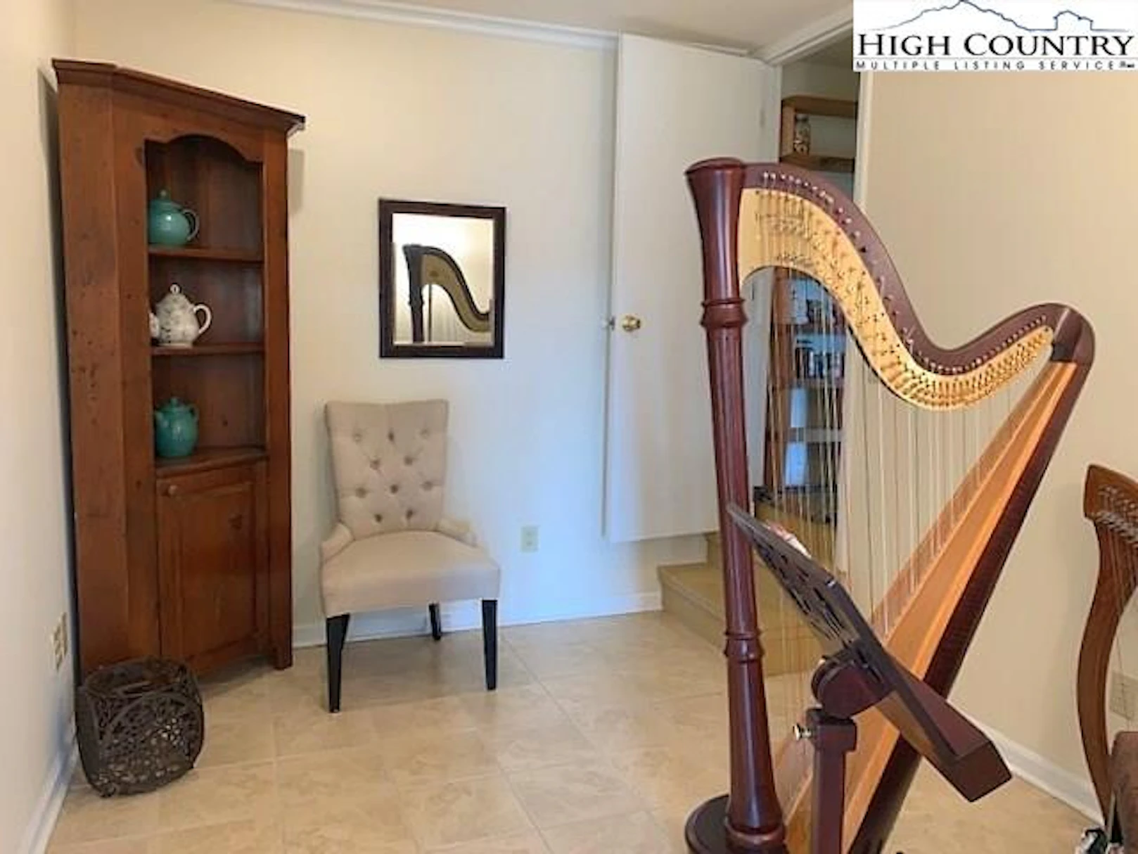 Image number 2 for the current listing