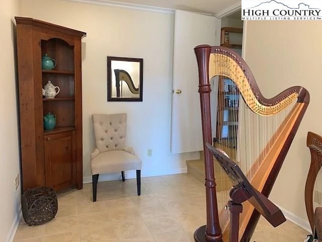 Image number 2 for the current listing