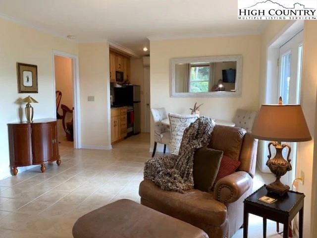 Image number 14 for the current listing