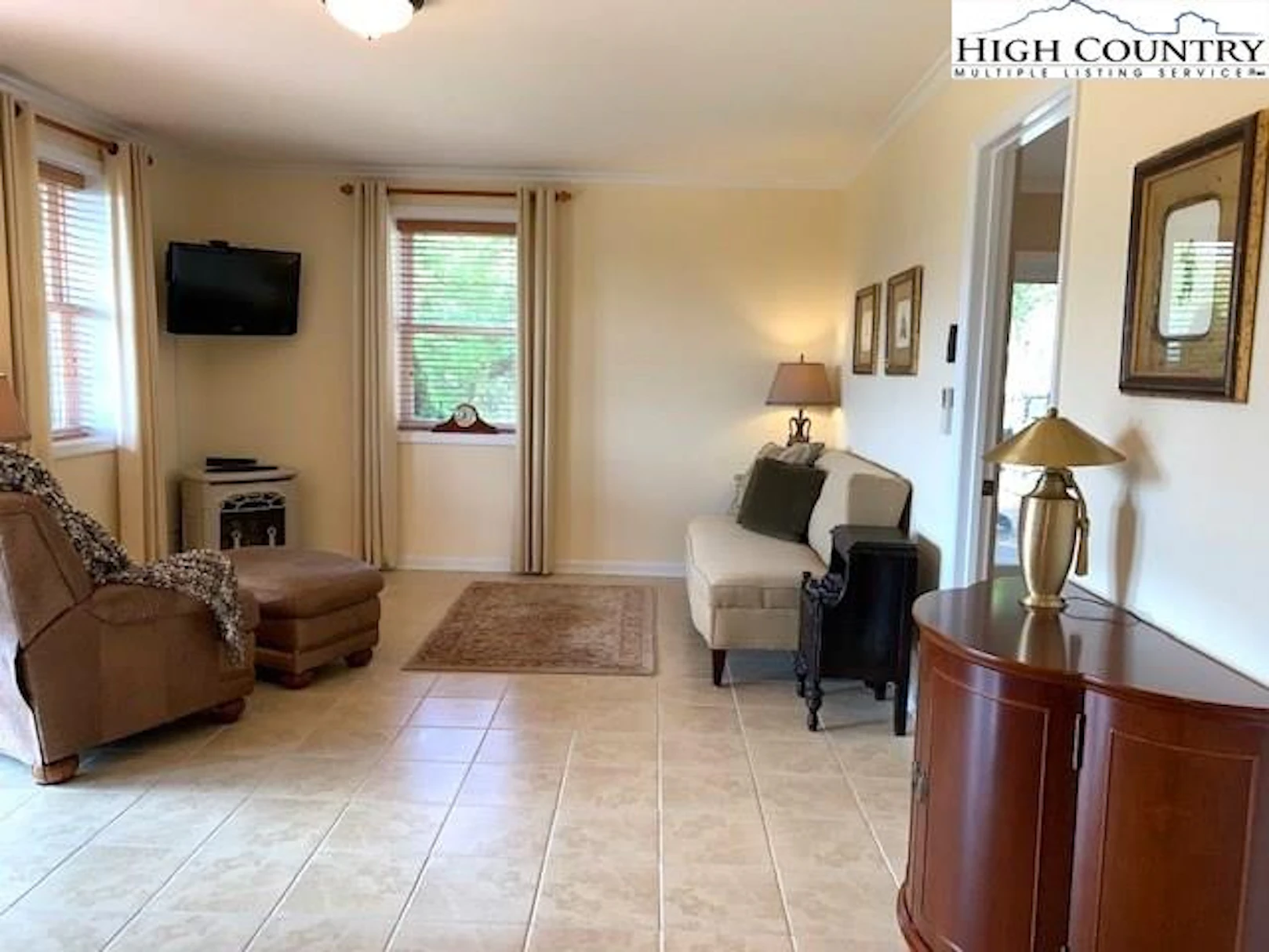 Image number 19 for the current listing