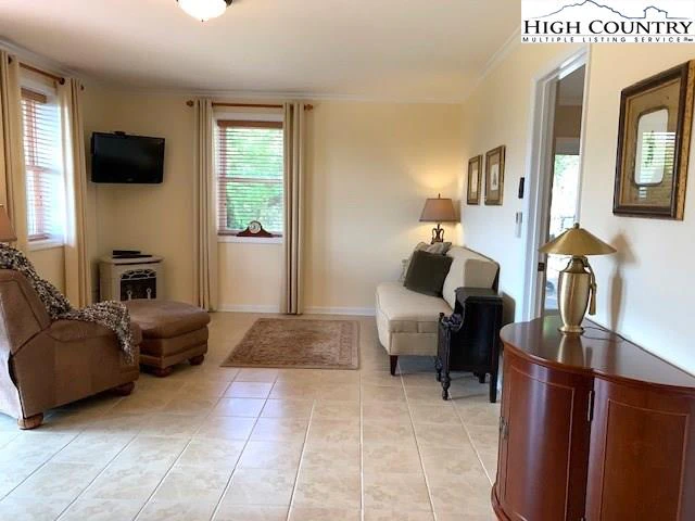 Image number 19 for the current listing
