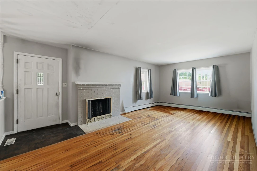 Image number 8 for the current listing
