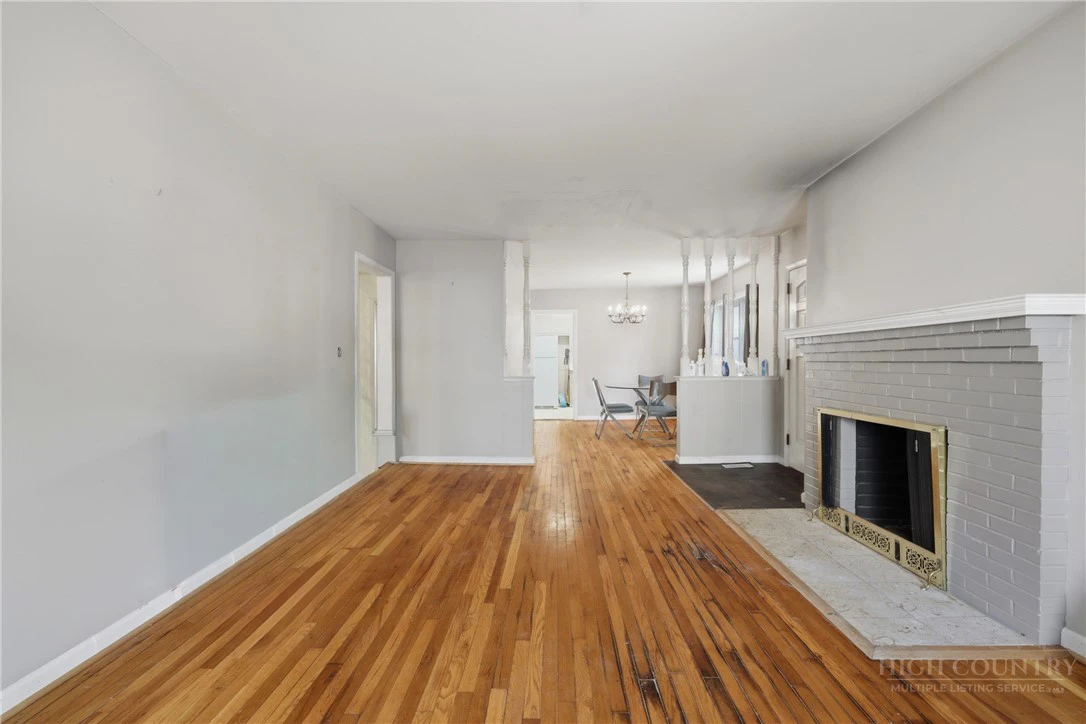 Image number 10 for the current listing