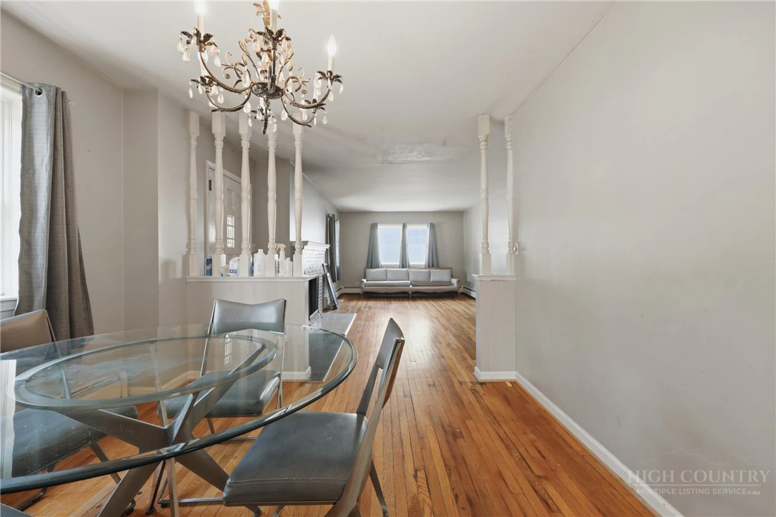 Image number 11 for the current listing
