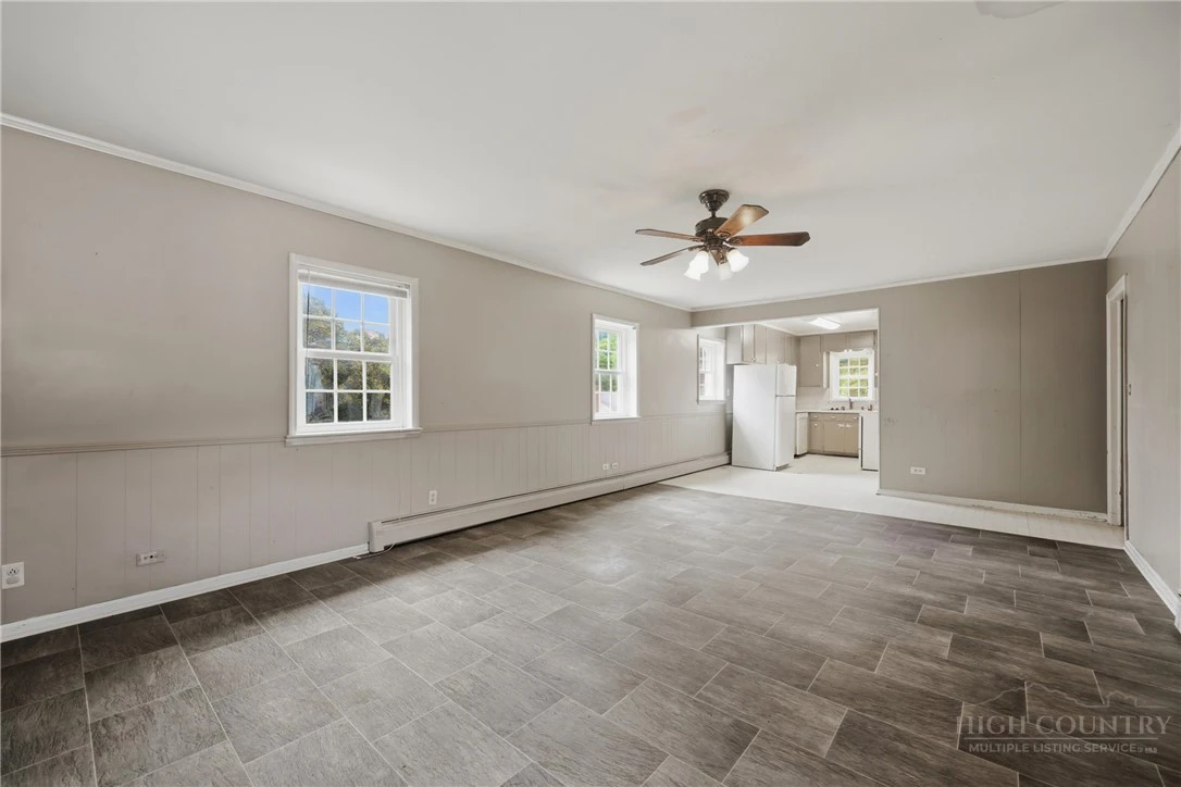 Image number 15 for the current listing