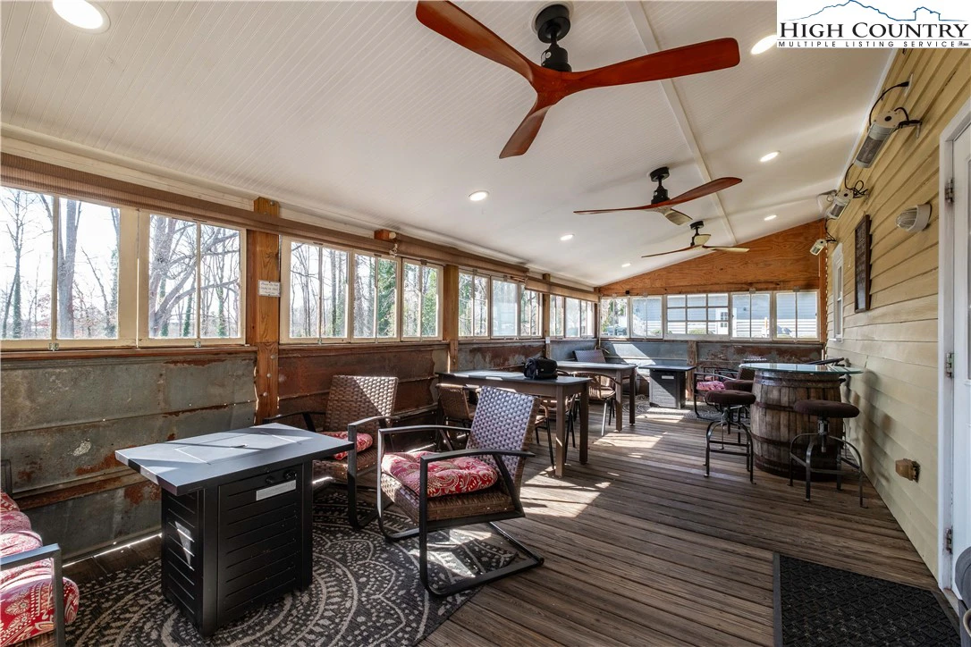 Image number 5 for the current listing
