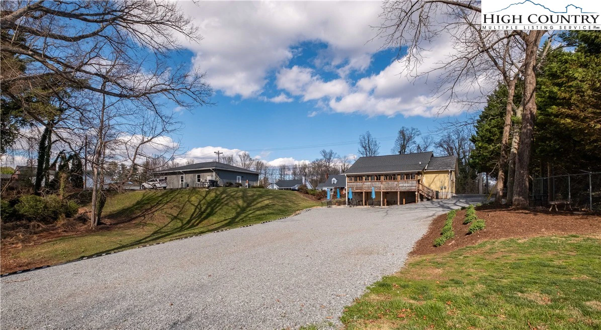 Image number 9 for the current listing