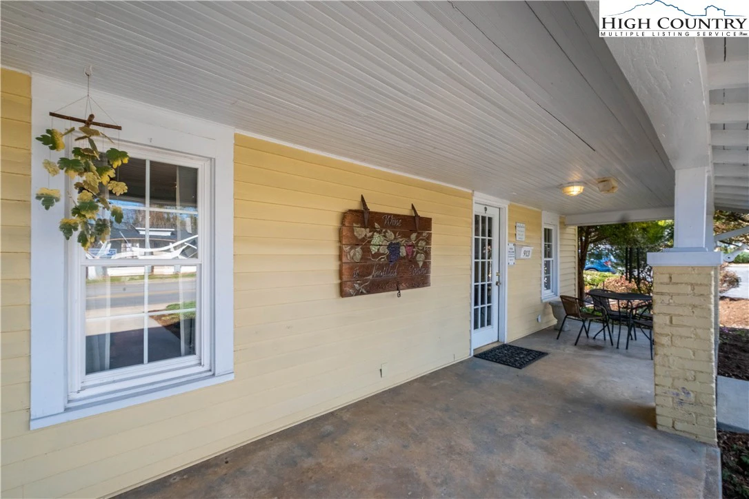 Image number 2 for the current listing
