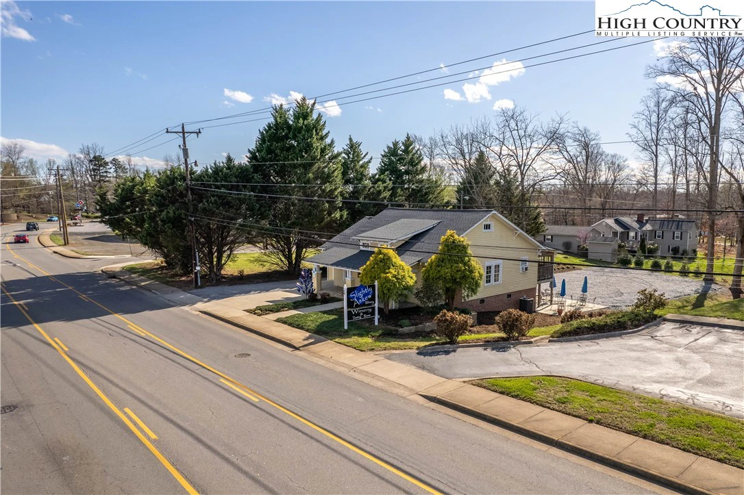 Image number 17 for the current listing