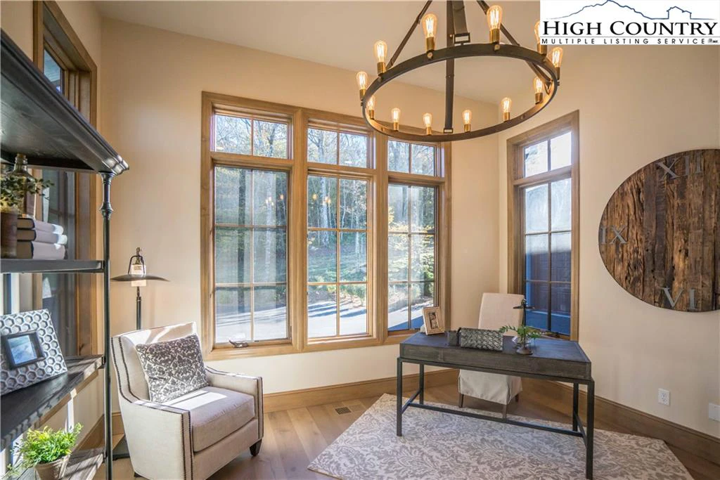Image number 5 for the current listing