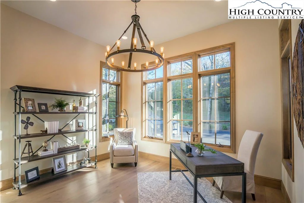 Image number 6 for the current listing