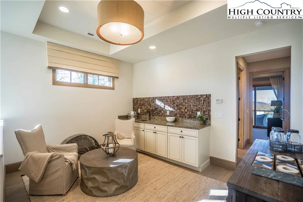 Image number 2 for the current listing