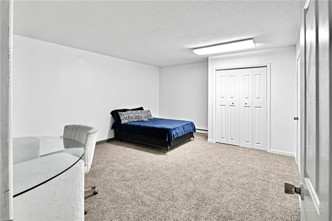 Image number 2 for the current listing