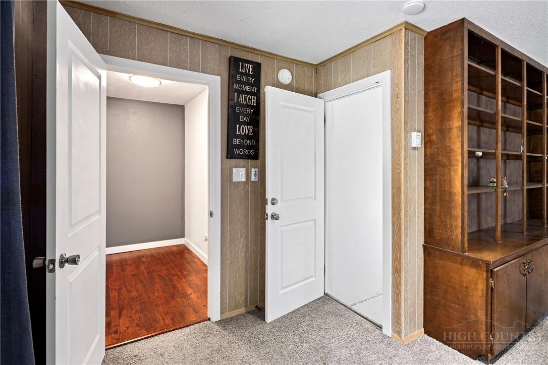Image number 12 for the current listing