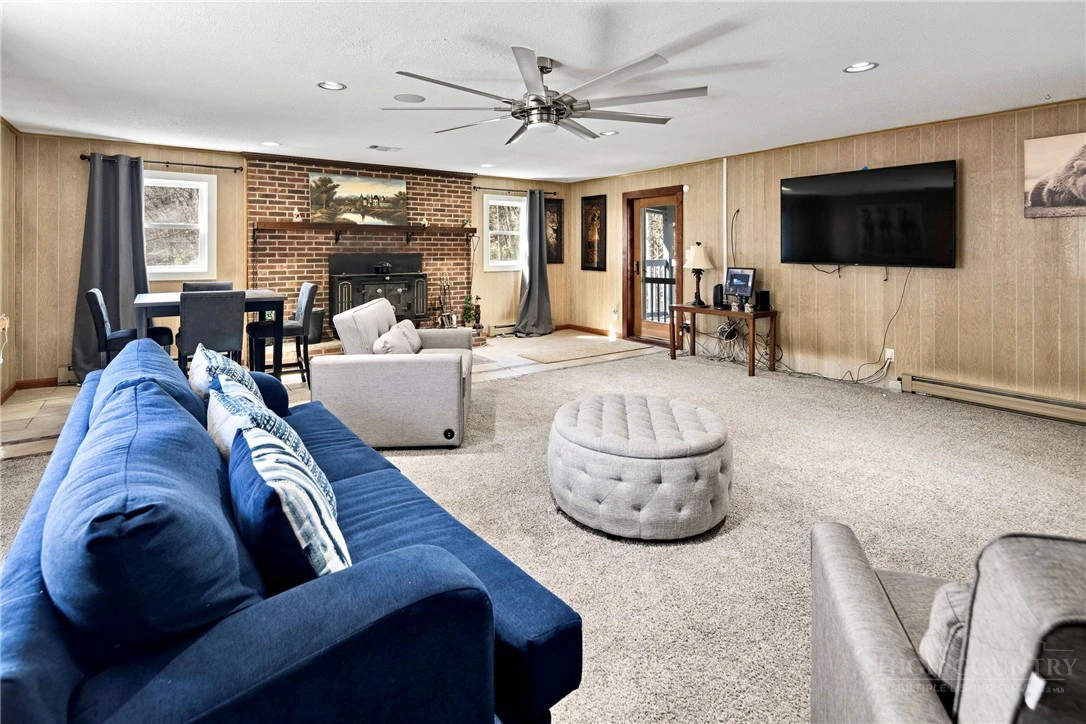 Image number 9 for the current listing