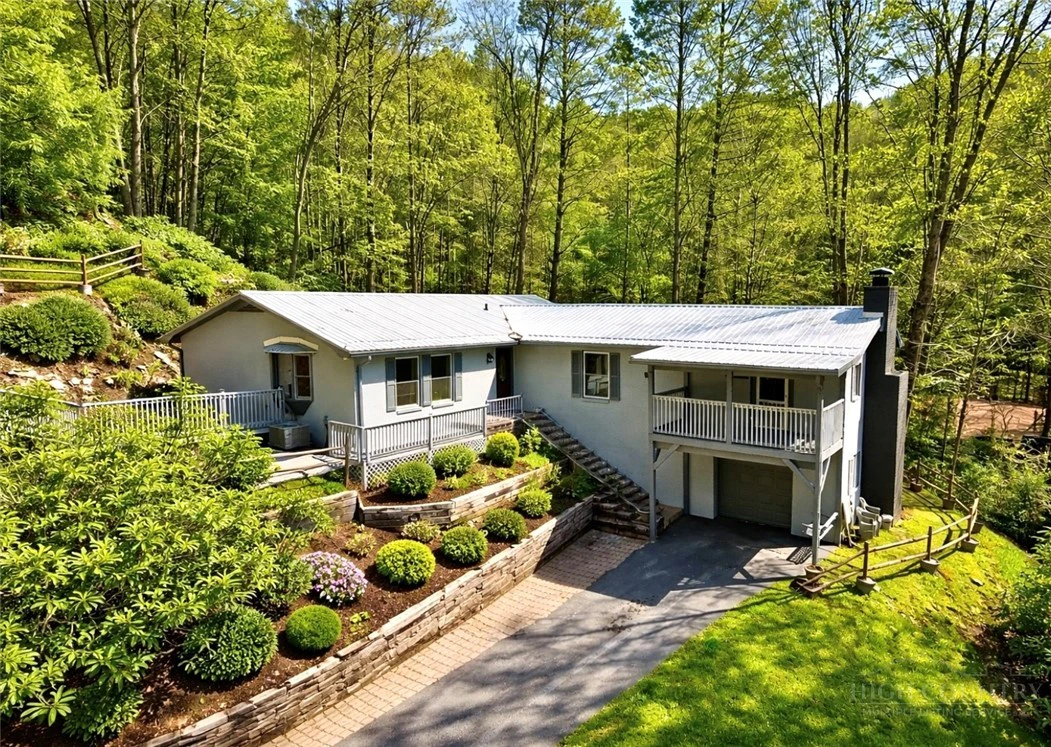 Image number 1 for the current listing