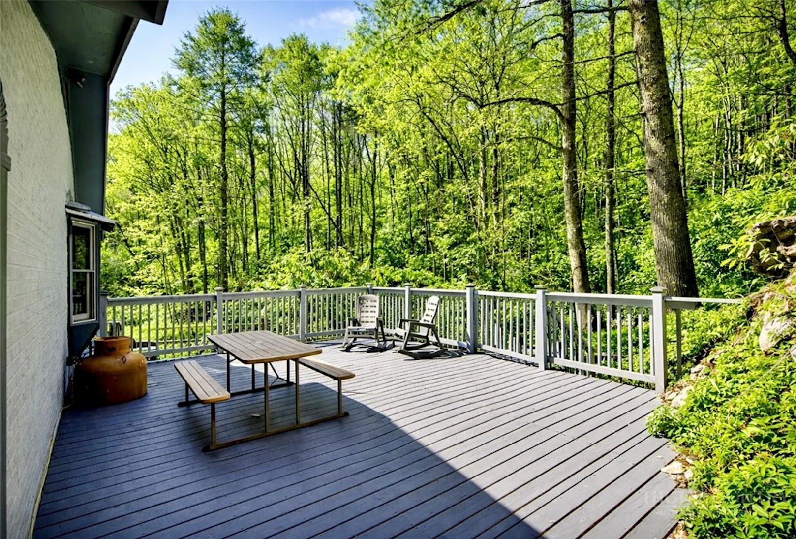 Image number 16 for the current listing