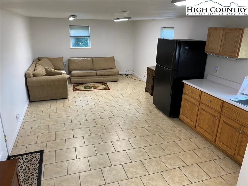 Image number 11 for the current listing